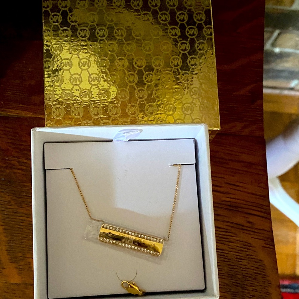 Michael Kors Gold Tone Bar Necklace with Crystal Trim💋❤️‍🔥🍒